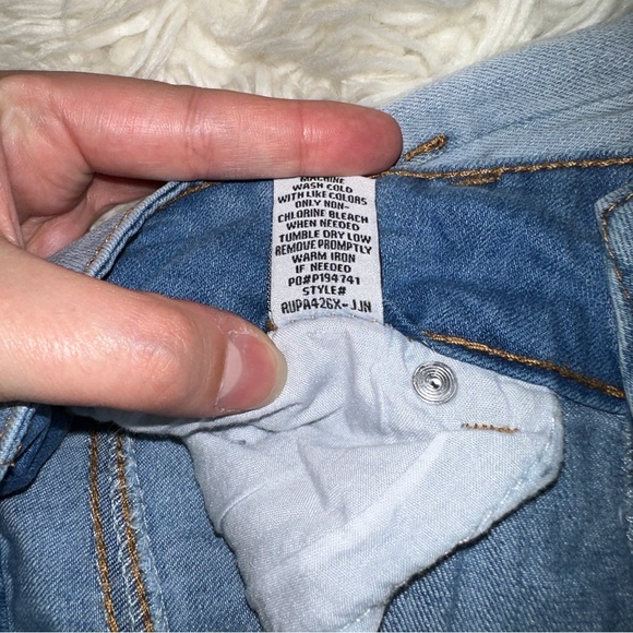 Almost Famous | Distressed Light Wash Low Rise Double Button Skinny Jean Jegging - Picture 6 of 11